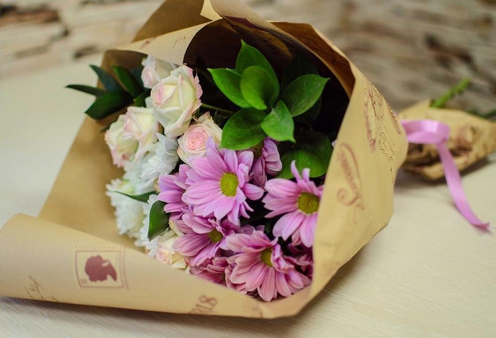 Букет цветов из: Розы и Хризантемы в Северо-Курильске