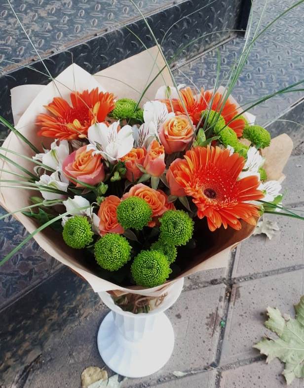 Букет цветов из: Герберы, Хризантемы, Альстромерии и Розы в Северо-Курильске