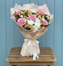 Букет цветов из:  Гвоздики, Орхидеи и Розы #REPLACE_PRED# Северо-Курильске