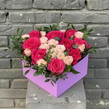 Цветочная композиция из Розы в коробке в Северо-Курильске