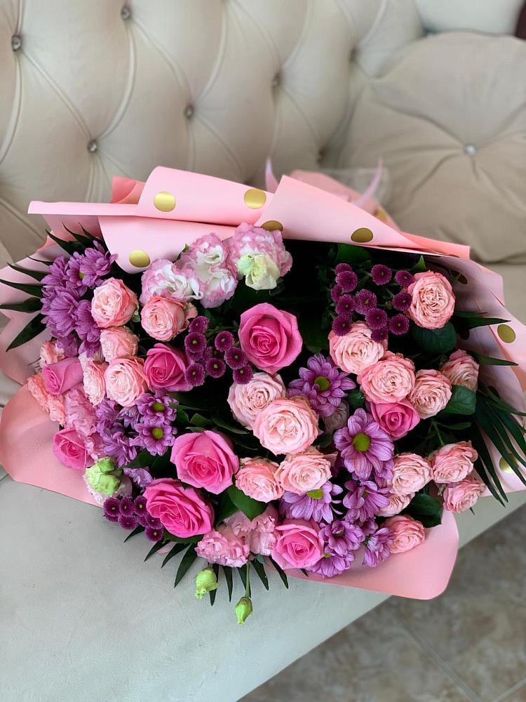 Букет цветов из: Хризантемы, Розы и Лизиантусы в Северо-Курильске