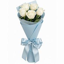 Букет 5 Белых роз Проуд в Северо-Курильске