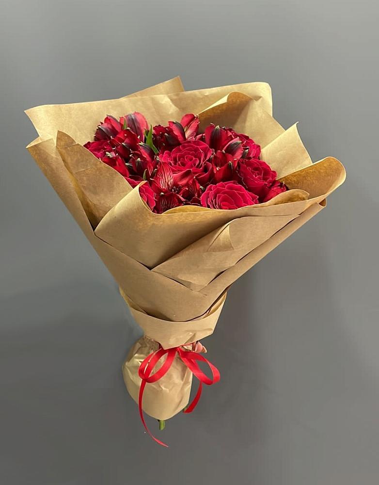 Букет цветов из: Альстромерии и Розы в Северо-Курильске