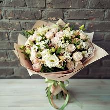 Букет цветов из:  Альстромерии, Розы и Хризантемы в Северо-Курильске