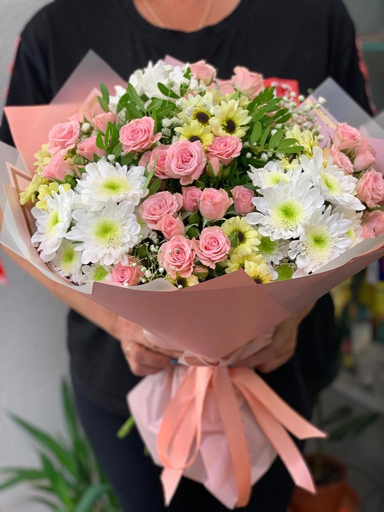 Букет цветов из: Розы и Хризантемы в Северо-Курильске