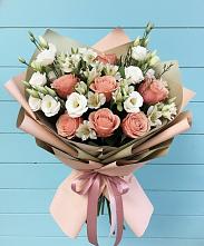 Букет цветов из:  Розы, Альстромерии и Лизиантусы в Северо-Курильске