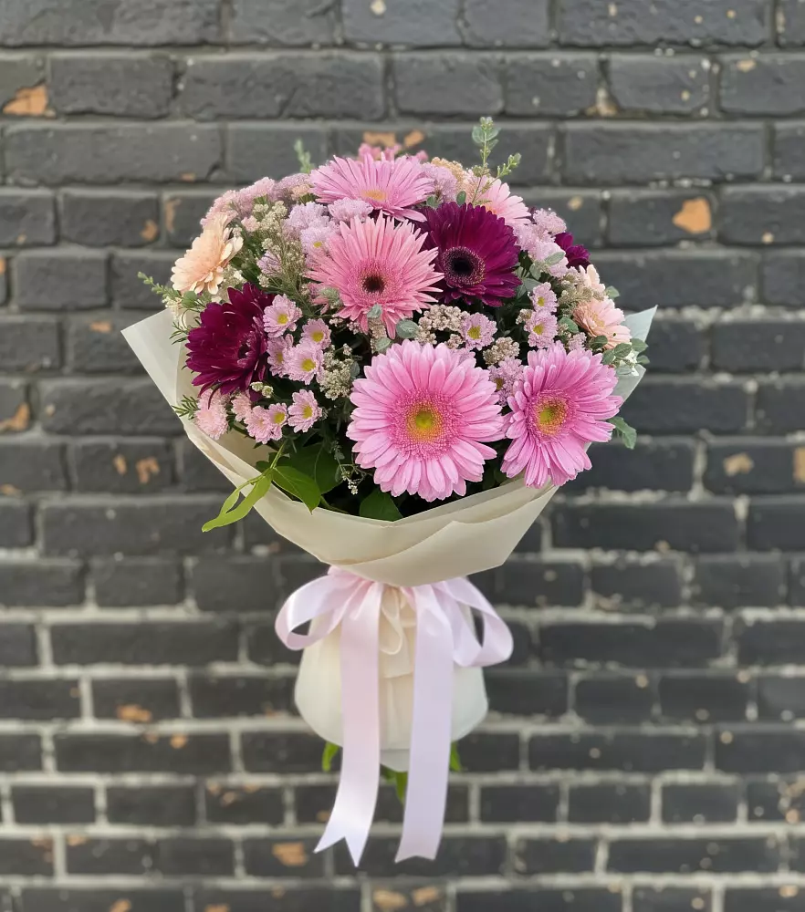 Букет цветов из: Герберы и Хризантемы в Северо-Курильске