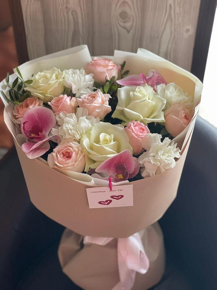 Букет цветов из: Орхидеи, Розы и Гвоздики в Северо-Курильске