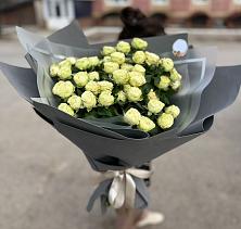 Букет Белые кустовые розы Солинеро в Северо-Курильске