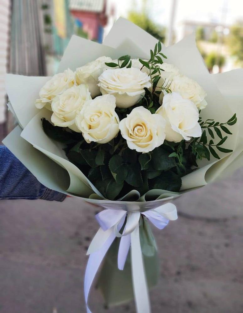 Букет Белые розы Проуд в Северо-Курильске