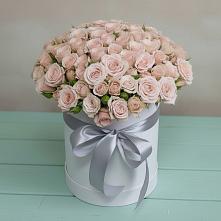 Цветочная композиция из Розы в шляпной коробке в Северо-Курильске