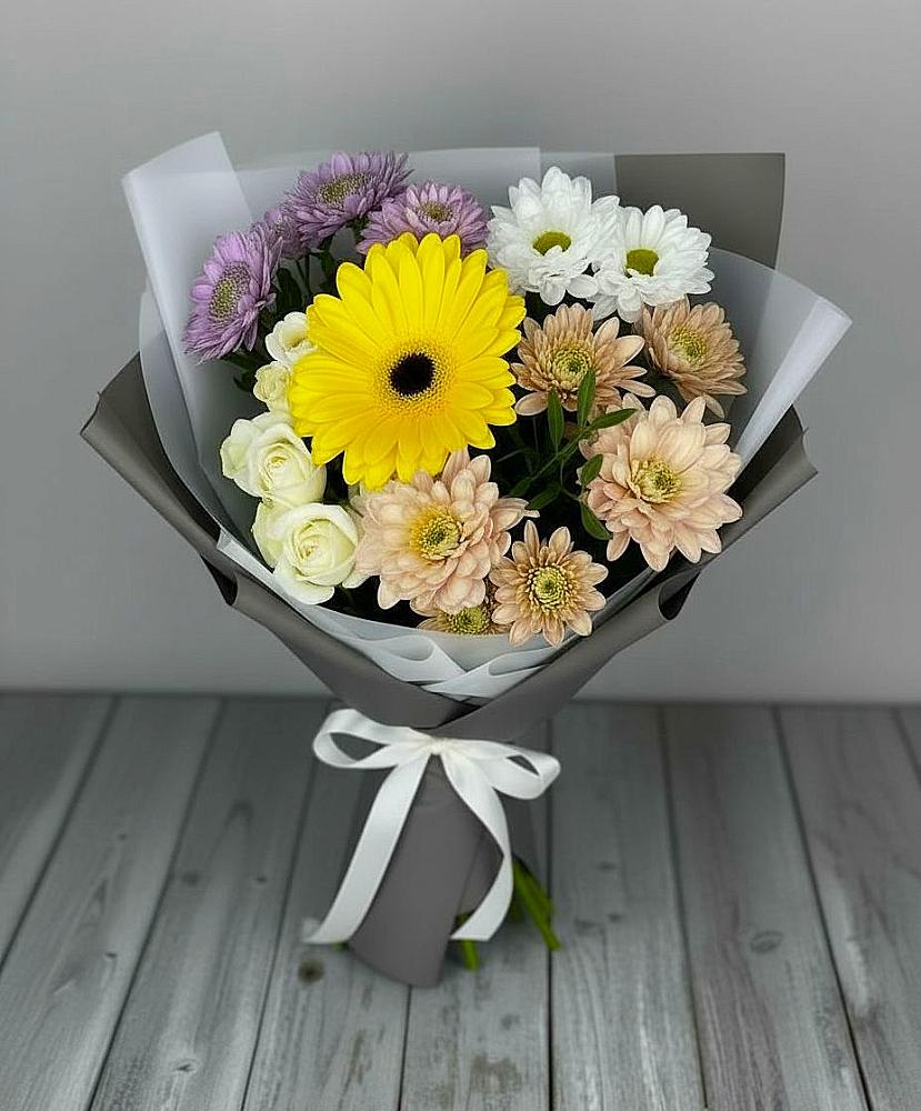 Букет цветов из: Розы, Герберы и Хризантемы в Северо-Курильске