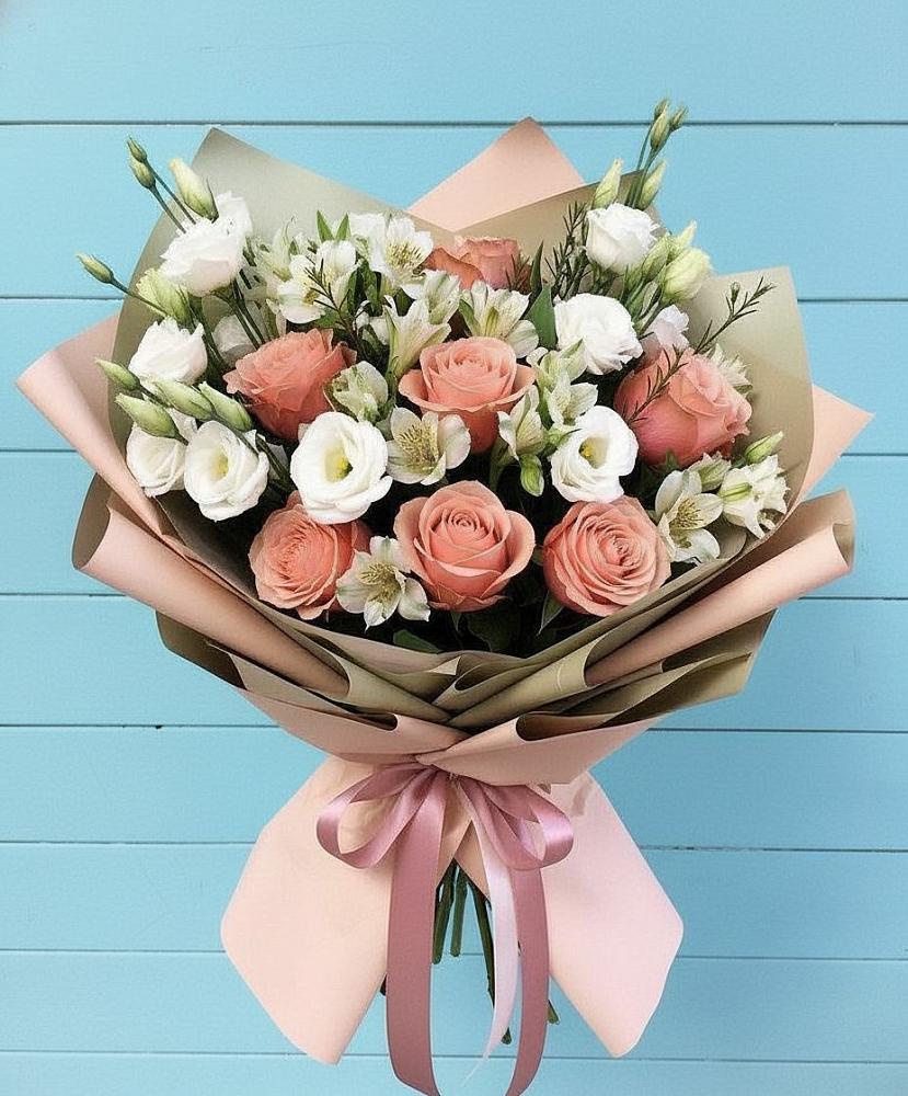 Букет цветов из: Розы, Альстромерии и Лизиантусы в Северо-Курильске