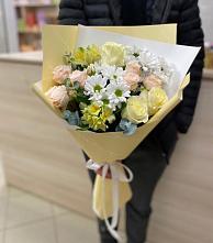 Букет цветов из:  Альстромерии, Розы и Хризантемы в Северо-Курильске