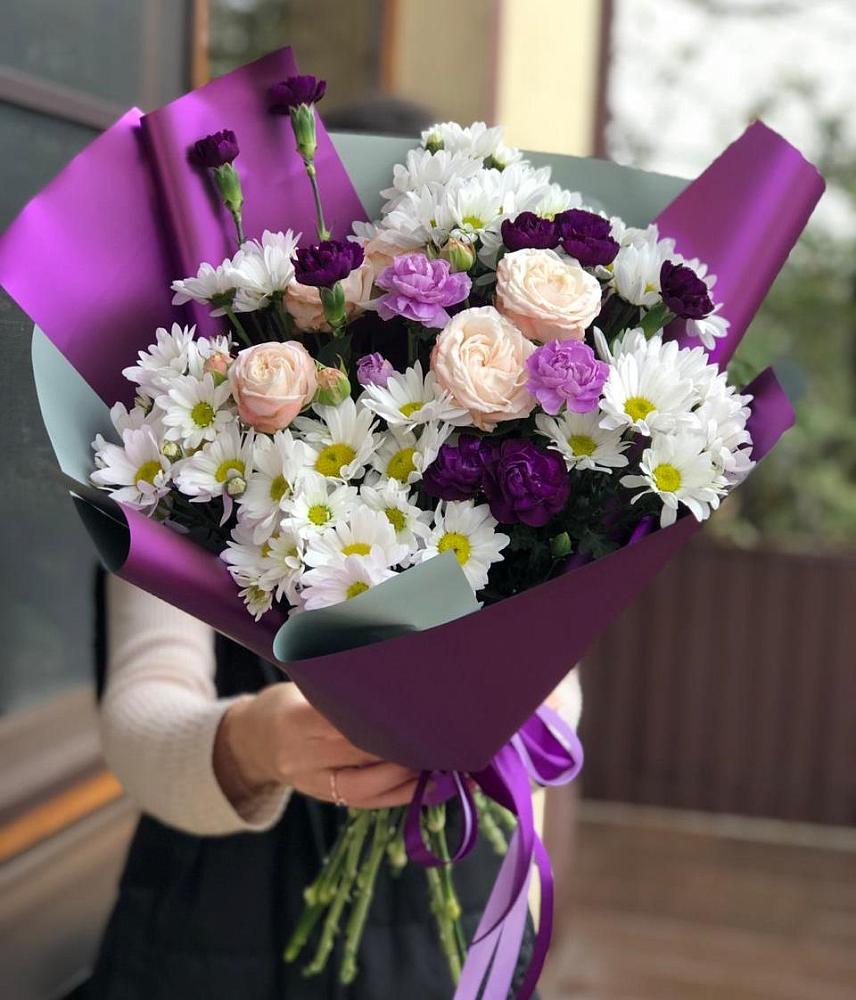 Букет цветов из: Хризантемы, Гвоздики и Розы в Северо-Курильске