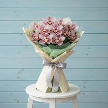Букет цветов из:  Орхидеи и Розы в Северо-Курильске