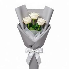 Букет 3 белые розы в Северо-Курильске