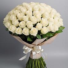 Букет 101 беля роза Белоснежка в Северо-Курильске