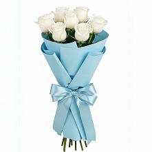 Букет 7 белых роз Проуд в Северо-Курильске