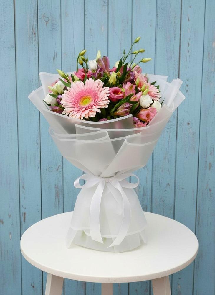 Букет цветов из: Герберы, Альстромерии и Лизиантусы в Северо-Курильске