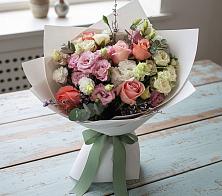 Букет цветов из:  Розы, Лизиантусы и Гвоздики в Северо-Курильске