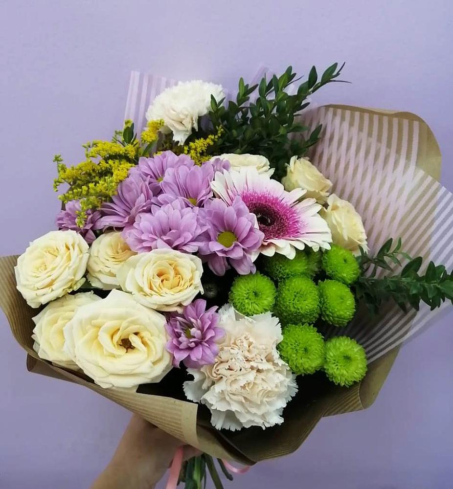 Букет цветов из: Хризантемы, Розы, Гвоздики и Герберы в Северо-Курильске