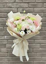 Букет цветов из:  Гвоздики, Розы, Лизиантусы и Хризантемы в Северо-Курильске