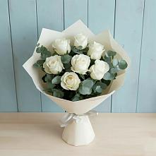 Букет Белые розы в Эвкалипте в Северо-Курильске