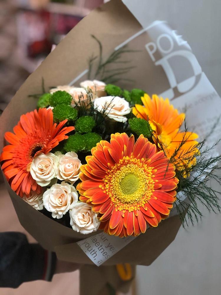 Букет цветов из: Герберы, Хризантемы и Розы в Северо-Курильске
