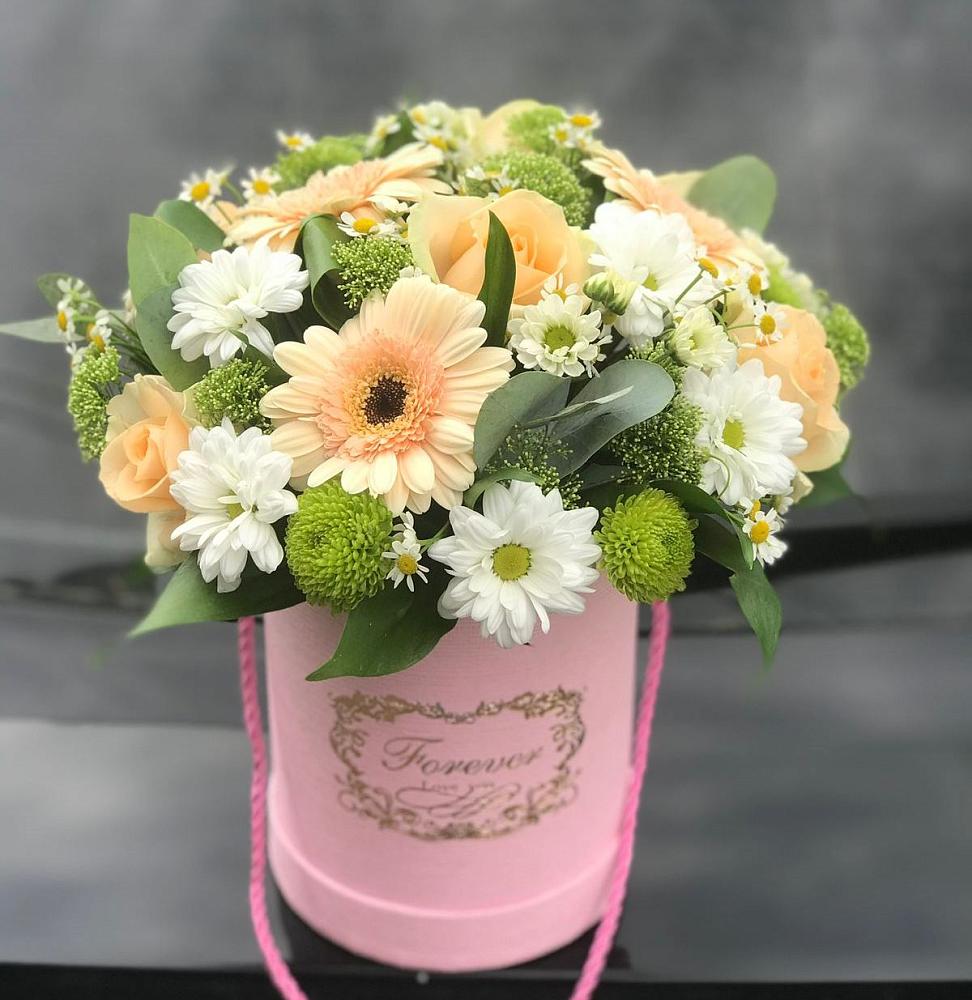 Цветочная композиция из Розы, Герберы и Хризантемы в шляпной коробке в Северо-Курильске