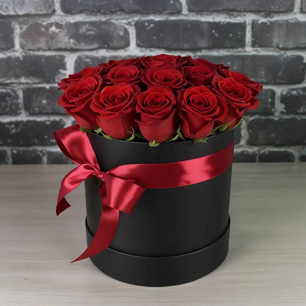 Цветочная композиция из Розы в шляпной коробке в Северо-Курильске