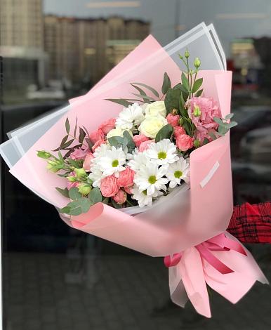 Букет цветов из: Розы, Лизиантусы и Хризантемы в Северо-Курильске