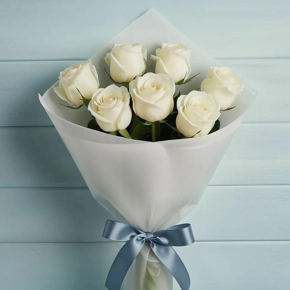 Букет 7 Белых роз Эдлесс Лав в Северо-Курильске