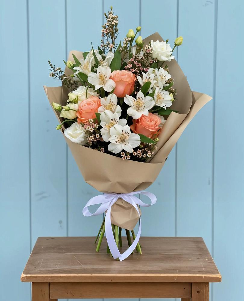 Букет цветов из: Альстромерии, Лизиантусы, Розы и Хризантемы в Северо-Курильске