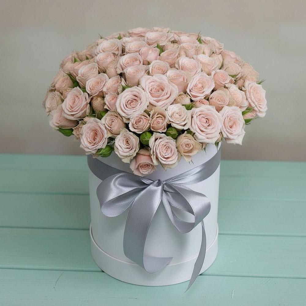 Цветочная композиция из Розы в шляпной коробке в Северо-Курильске